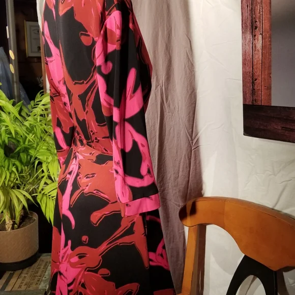 Like New! Taylor Wrap Top Fit & Flare Dress - Picture 5 of 10